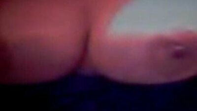 מותק אסיה סקסית לוקחת זין גדול מציצות חינם בתוך התחת הצמוד שלה